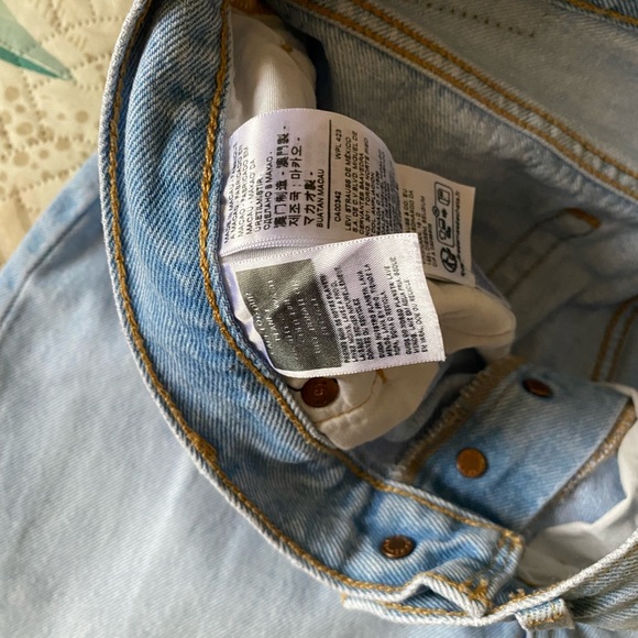 Levi’s light wash jeans 501 - Picture 10 of 10